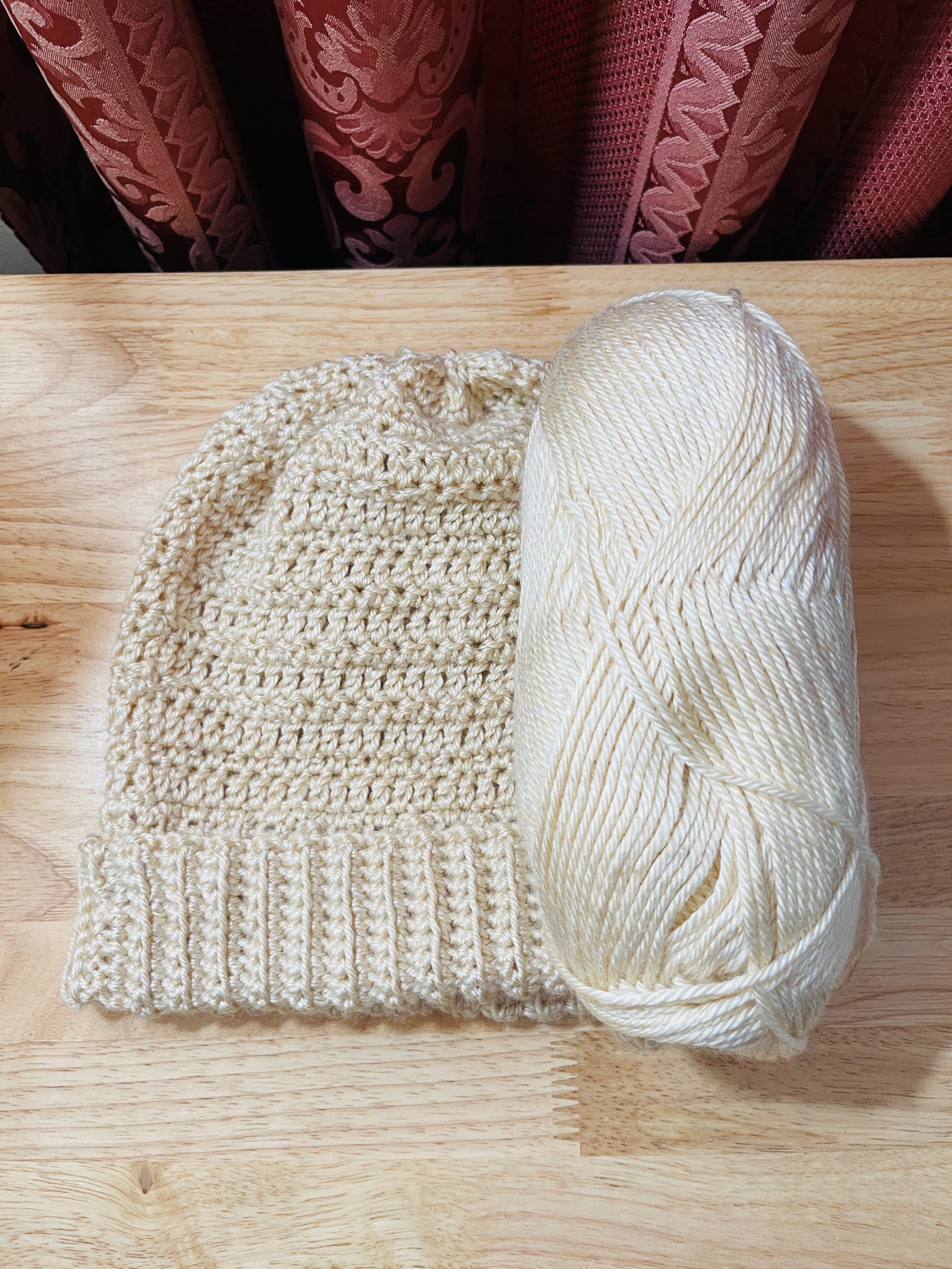 crochet women beanie, detachable pom pom, circumference 22" washable and tumble dry