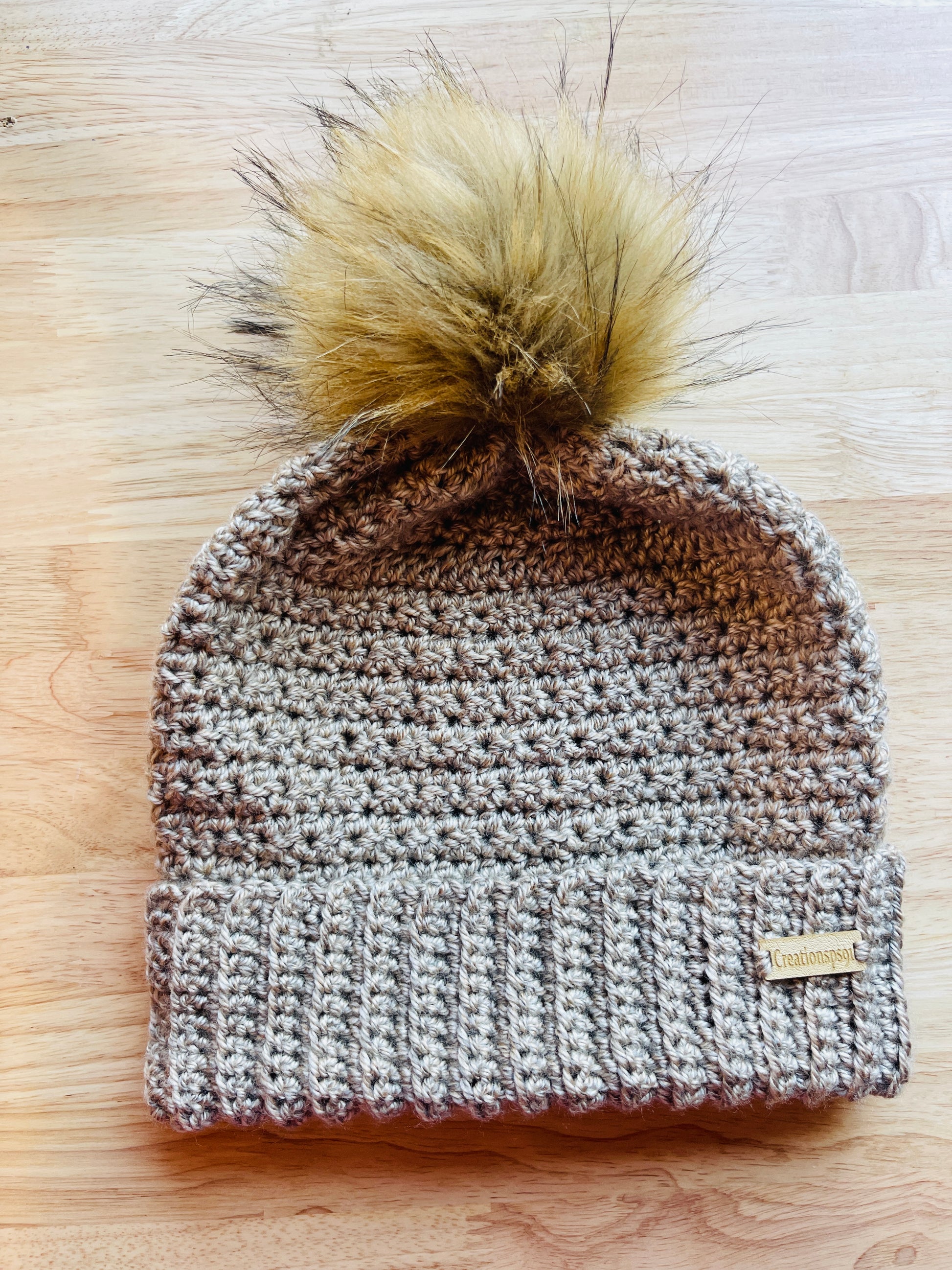 crochet women beanie, detachable pom pom, circumference 22" washable and tumble dry